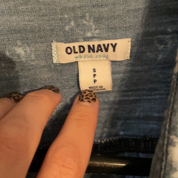 Women’s button down. - Picture 2 of 4